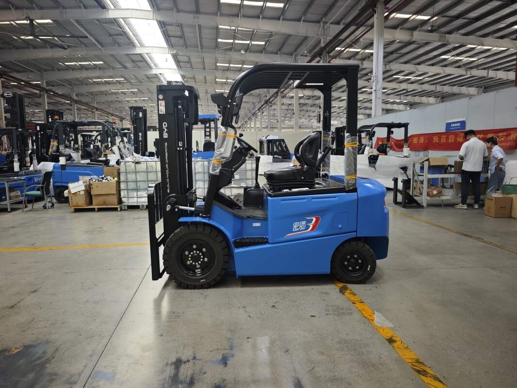 在宜章县体验比亚迪电动叉车(图1)