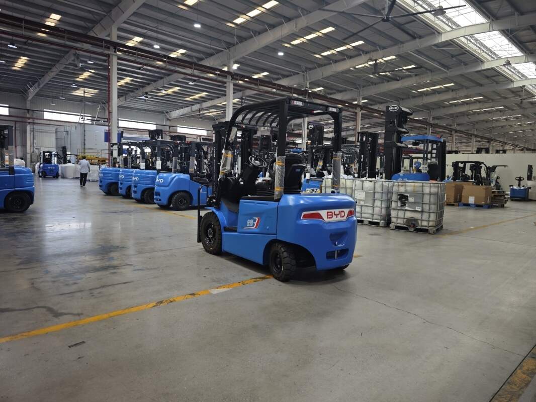 桃源县企业用电动叉车还是电动搬运车(图1)