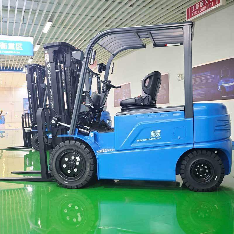 君山区冷链仓库里的电动叉车(图1) 君山区冷链仓库里的电动叉车(图1)