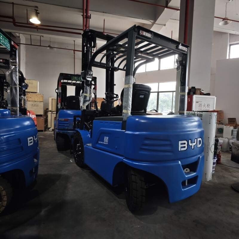 企业采购电动叉车，1.8 吨机型为什么备受仓储青睐