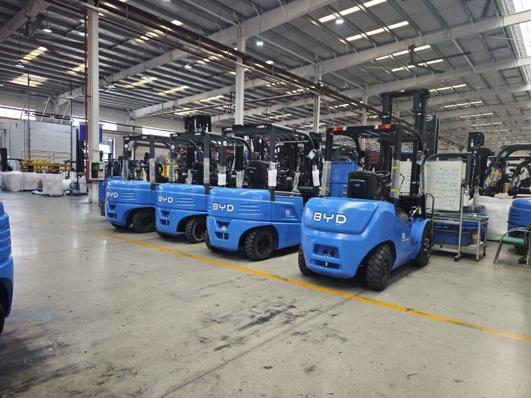 电动叉车与燃油叉车，雁峰区企业怎么选(图1)